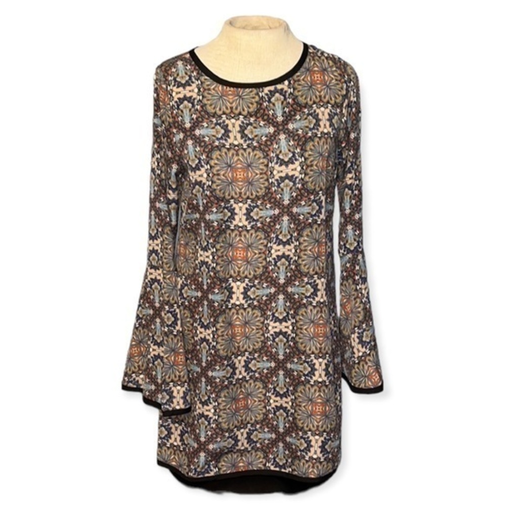 One Clothing Long Sleeve Tunic flare sleeves small multi color pattern - Picture 1 of 9